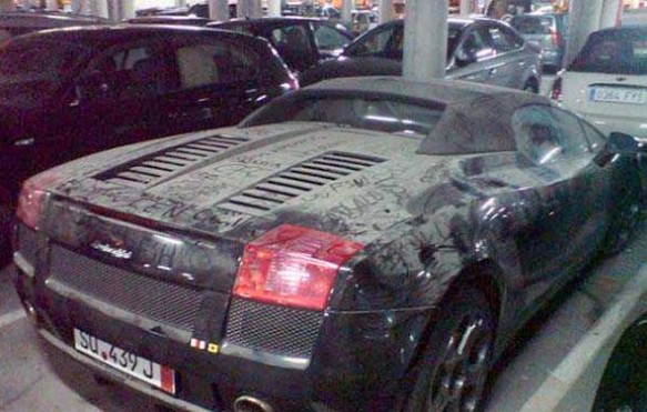 Hàng loạt siêu xe bị đại gia Dubai bỏ rơi - ảnh 1